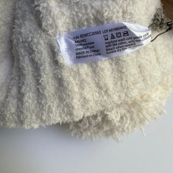 Barefoot Dreams Cozychic Cable Beanie with Pom Pom Cream NEW - Picture 8 of 8